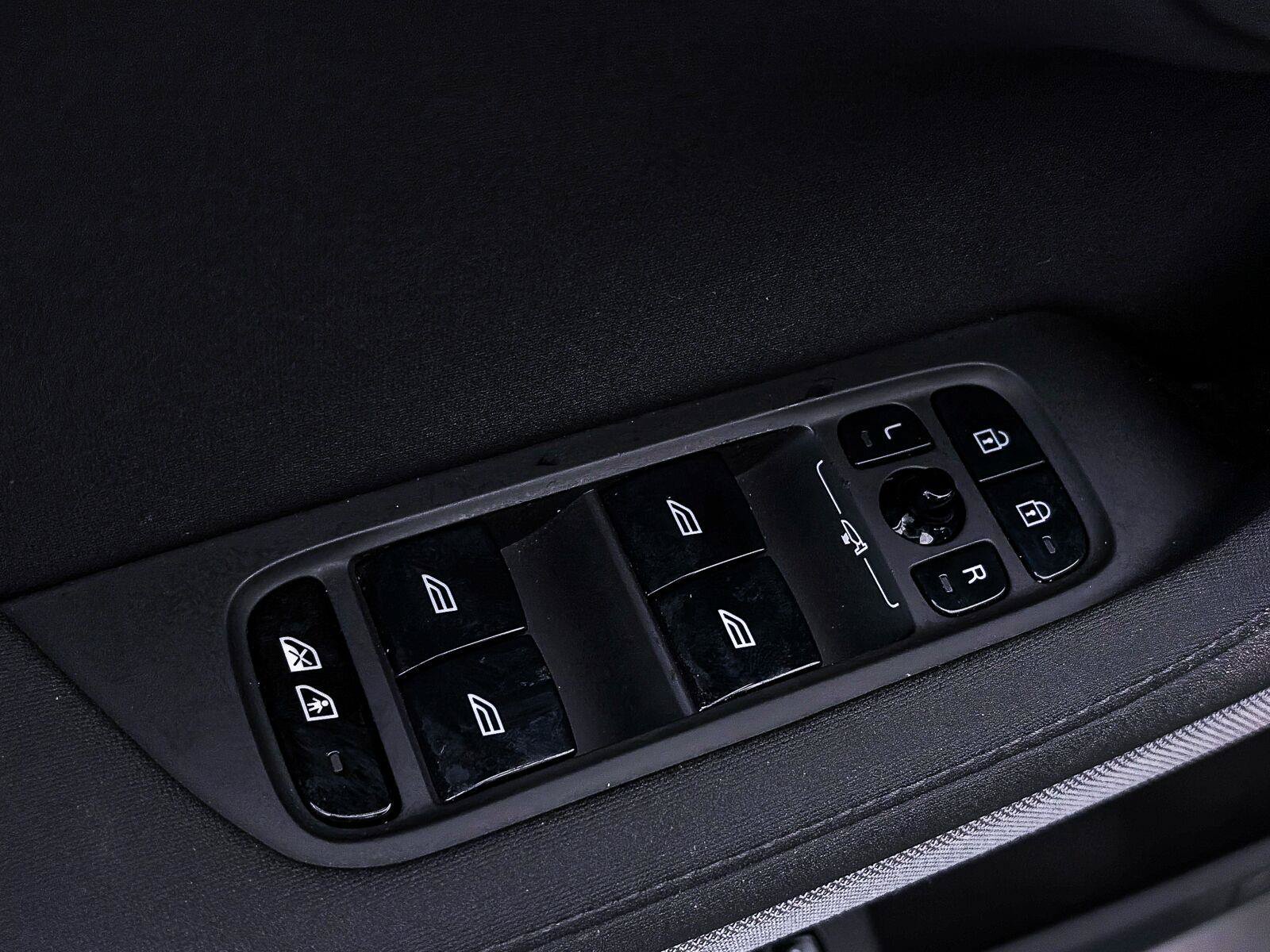 Used 2021 Polestar Polestar 2 w/ Performance Package AWD/4WD image 18