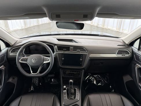 Used 2024 Volkswagen Tiguan SE FWD image 16