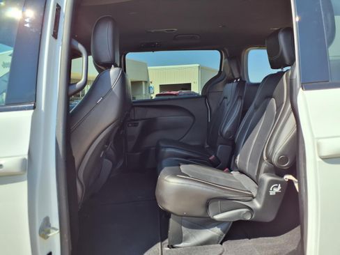 Certified 2023 Chrysler Pacifica Touring-L w/ S Appearance Package AWD/4WD image 21
