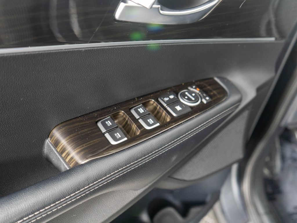 Used 2020 Kia Sorento AWD V6 image 22