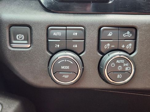 Used 2024 Chevrolet Silverado 2500 High Country w/ High Country Premium Package AWD/4WD image 17