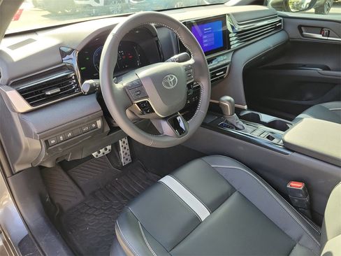 Used 2025 Toyota Camry SE image 16