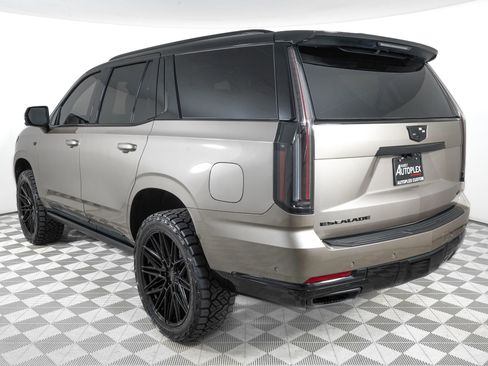 Used 2025 Cadillac Escalade Sport Platinum w/ LPO, ONYX Package image 8