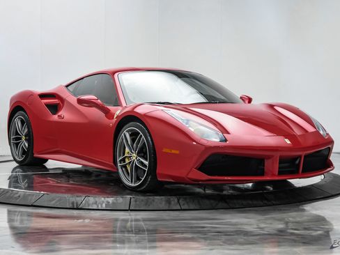 Used 2017 Ferrari 488 GTB RWD image 28