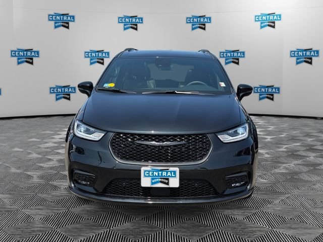 Certified 2023 Chrysler Pacifica Limited w/ S Appearance Package AWD/4WD image 8