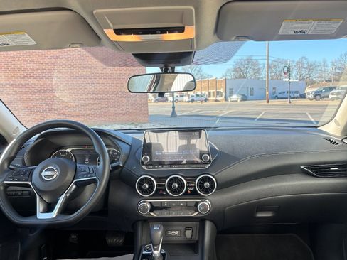 Used 2025 Nissan Sentra SV image 19
