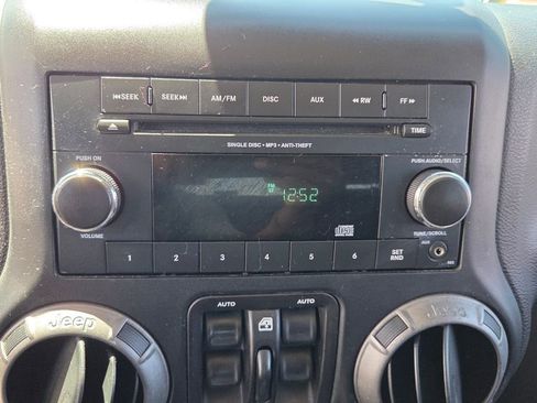 Used 2018 Jeep Wrangler Unlimited Sport S image 21