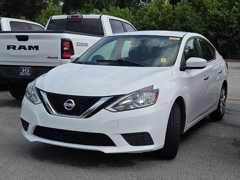 Used 2017 Nissan Sentra SV FWD image 2