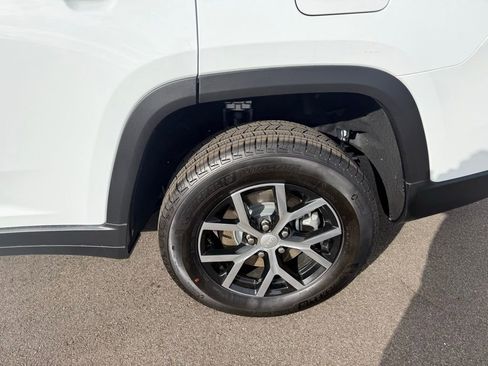 New 2025 Jeep Grand Cherokee L Limited image 8