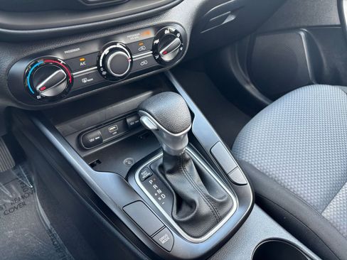 Used 2025 Kia Soul LX w/ LX Technology Package FWD image 39