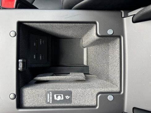 Certified 2025 Porsche Macan image 21