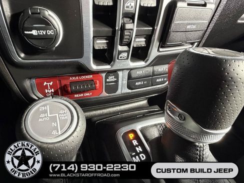 Used 2025 Jeep Gladiator Mojave AWD/4WD image 24