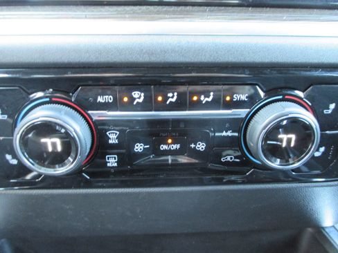 Used 2022 Chevrolet Silverado 1500 LT Trail Boss w/ Convenience Package II AWD/4WD image 21