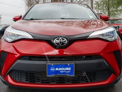 Used 2022 Toyota C-HR XLE FWD image 3
