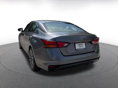 Used 2025 Nissan Altima 2.5 SV FWD image 11