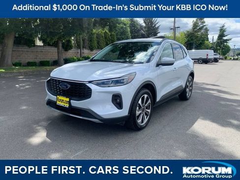 Used 2025 Ford Escape Platinum AWD/4WD image 1
