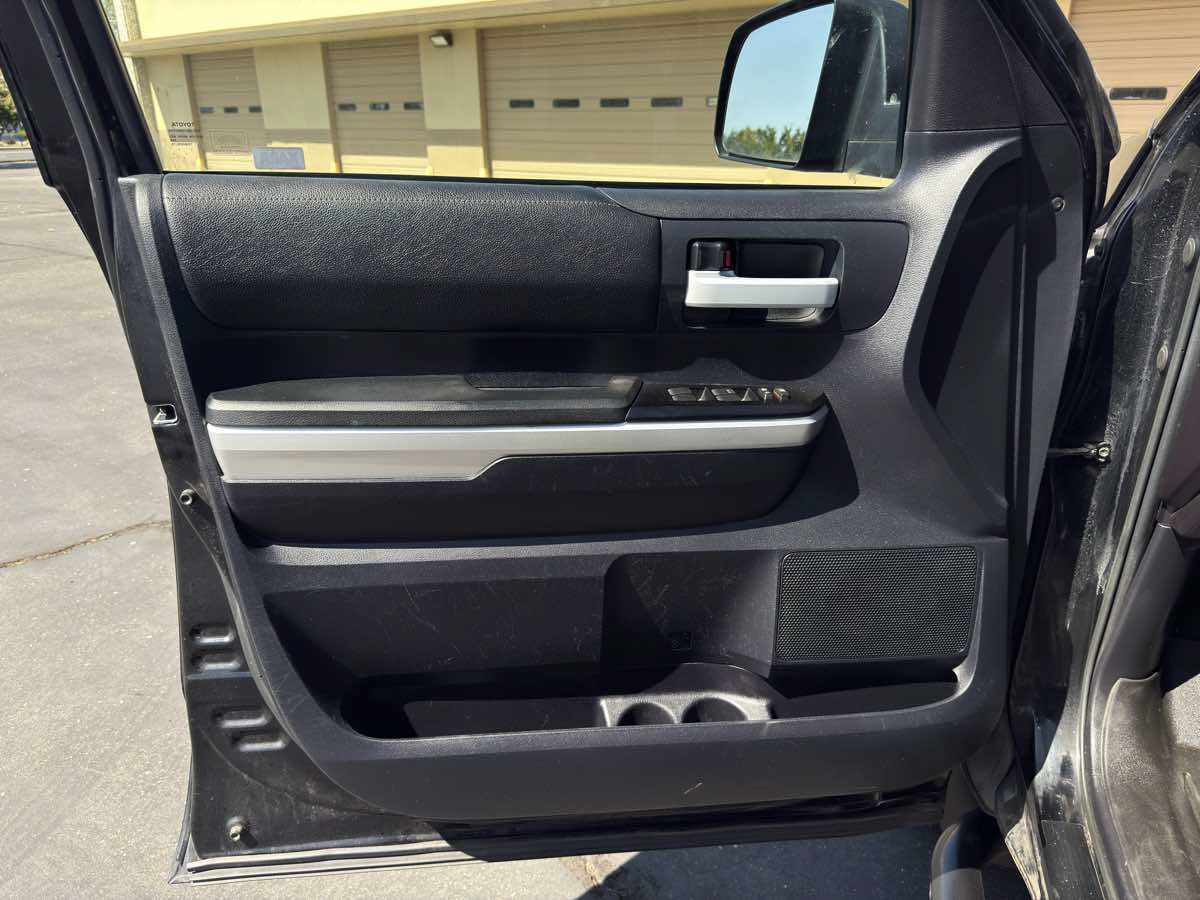 Used 2016 Toyota Tundra SR5 w/ SR5 Upgrade Package AWD/4WD image 14