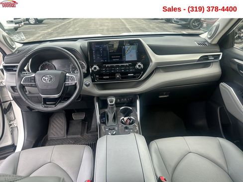 Used 2022 Toyota Highlander Platinum AWD/4WD image 12