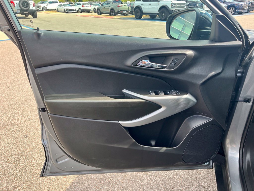 Used 2026 Chevrolet Trax RS FWD image 17