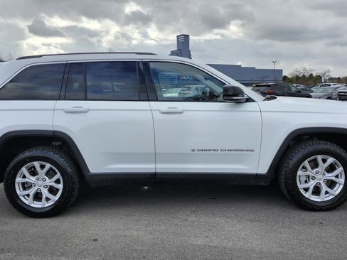 Used 2023 Jeep Grand Cherokee Limited image 19