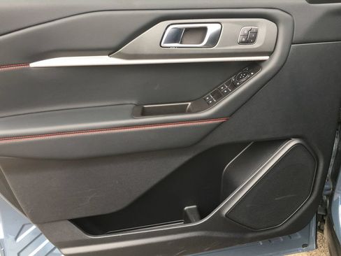 Used 2025 Ford Explorer ST AWD/4WD image 19