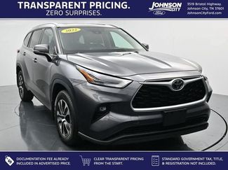 Used 2022 Toyota Highlander XLE AWD/4WD video 1