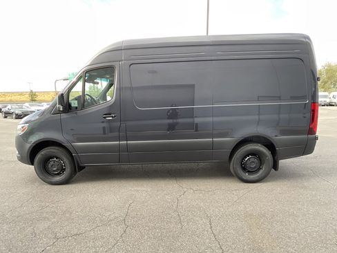 Used 2024 Mercedes-Benz Sprinter 2500 image 10