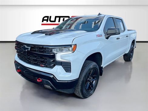 Used 2022 Chevrolet Silverado 1500 LT Trail Boss w/ Convenience Package II image 3