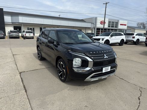 Used 2022 Mitsubishi Outlander SE image 4