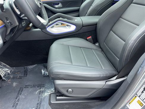 Used 2025 Mercedes-Benz GLS 450 4MATIC image 40