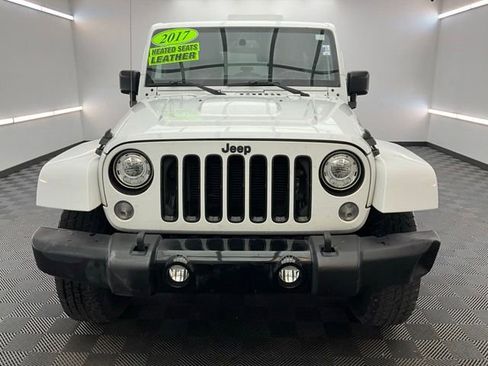 Used 2017 Jeep Wrangler Unlimited Sahara AWD/4WD image 26