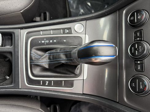 Used 2015 Volkswagen e-Golf SEL Premium image 34