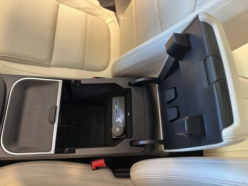 Used 2019 Jaguar E-PACE R-Dynamic S image 21