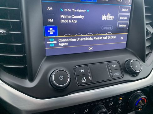 Used 2023 GMC Acadia SLE w/ Driver Convenience Package image 17