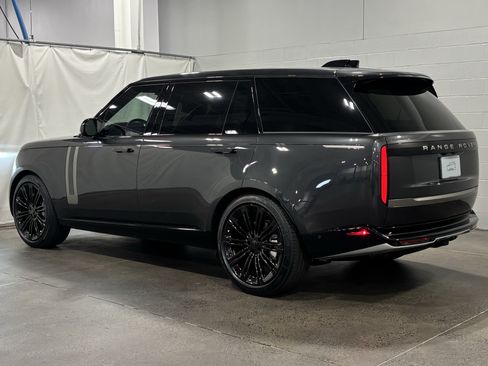 New 2026 Land Rover Range Rover Long Wheelbase SE AWD/4WD image 12