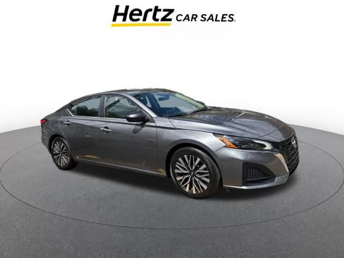 Used 2025 Nissan Altima 2.5 SV FWD image 1