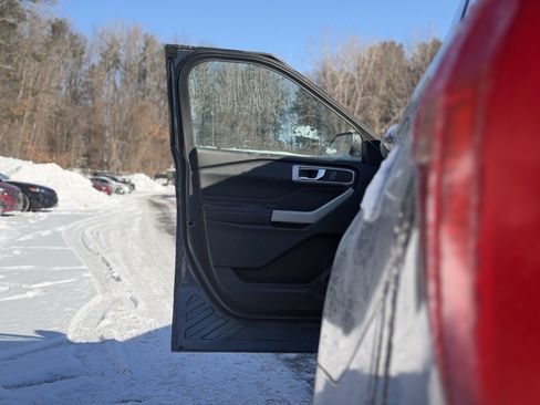 Used 2021 Ford Explorer XLT w/ Equipment Group 202A image 22