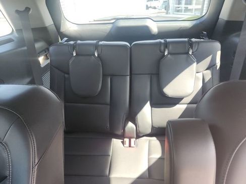 Used 2024 Ford Explorer XLT w/ Equipment Group 202A AWD/4WD image 18