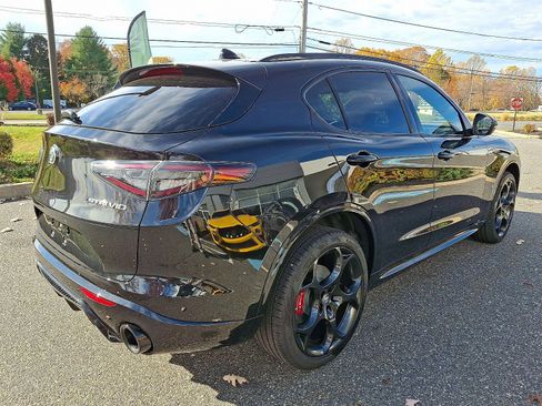 New 2025 Alfa Romeo Stelvio Sprint image 3