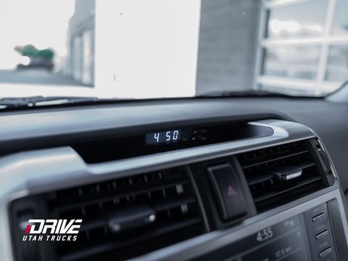 Used 2022 Toyota 4Runner SR5 image 37