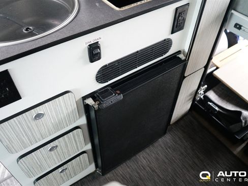 Used 2018 Mercedes-Benz Sprinter 2500 image 57