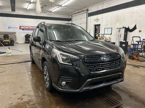 Used 2023 Subaru Forester Premium AWD/4WD image 9