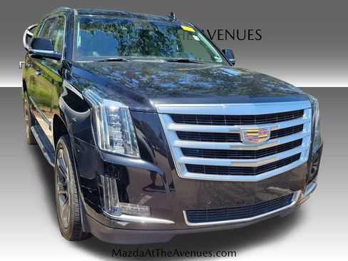 Used 2019 Cadillac Escalade Luxury RWD image 8