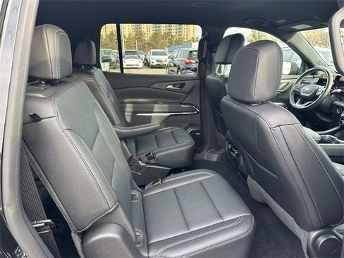 Used 2025 Chevrolet Traverse LT w/ Enhanced Driving Package image 12