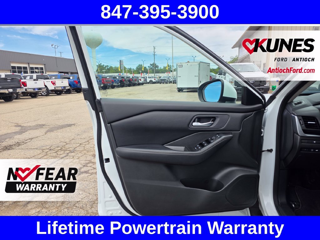 Used 2025 Nissan Rogue SV FWD image 24