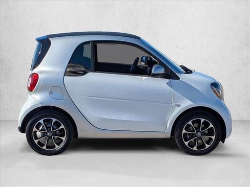 Used 2016 smart fortwo pure image 4