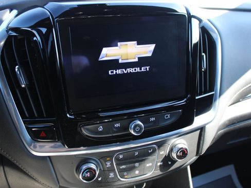 Used 2022 Chevrolet Traverse LT image 28
