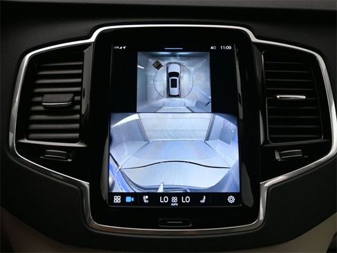 Used 2024 Volvo XC90 B5 Plus w/ Protection Package Premier image 21