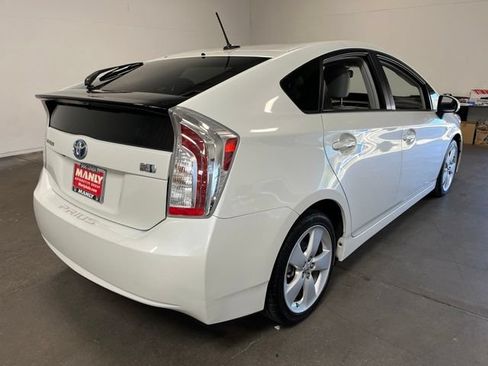 Used 2015 Toyota Prius Five w/ Advanced Technology Package FWD image 3