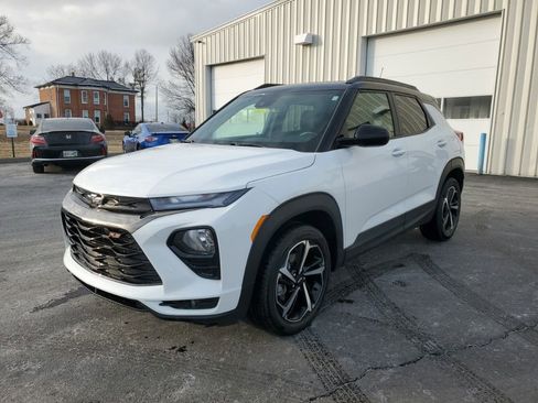 Used 2023 Chevrolet TrailBlazer RS w/ Sun and Liftgate Package image 3